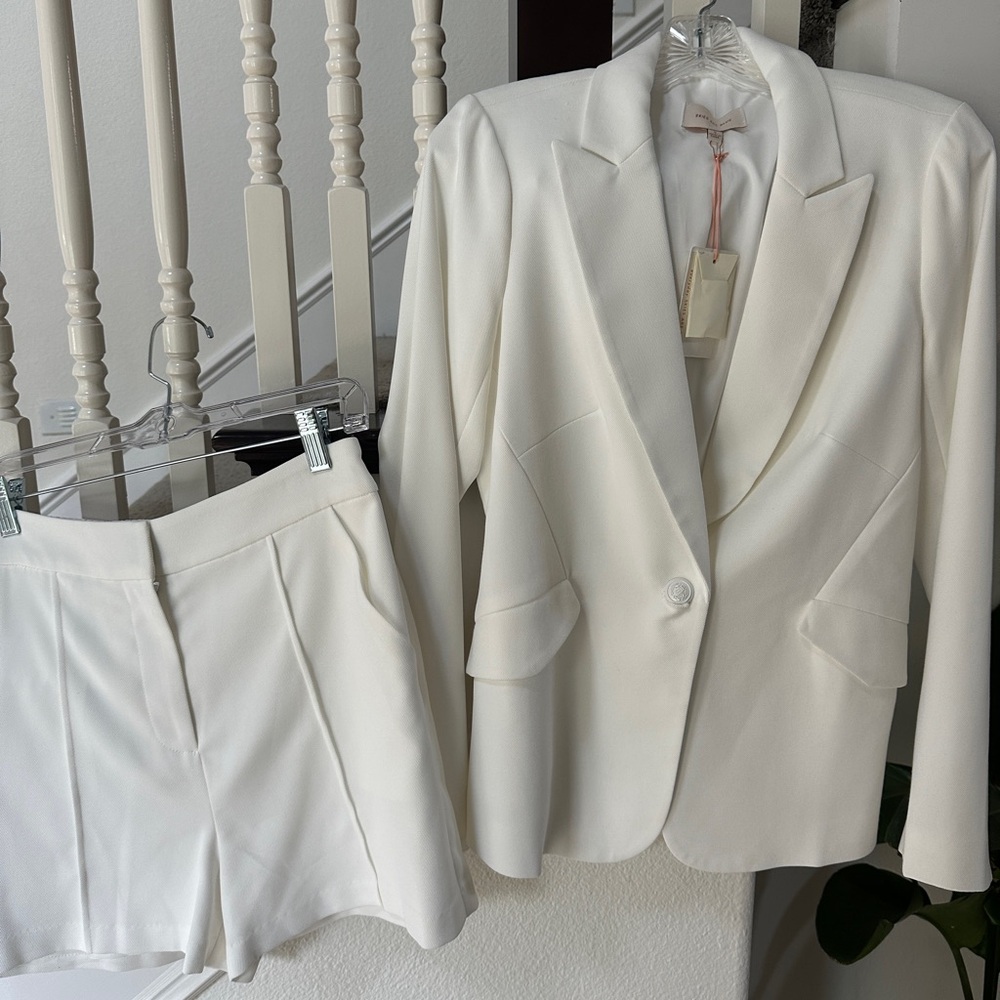 NWT Skies Are Blue White Blazer with Tailored Fit and Textured Fabric